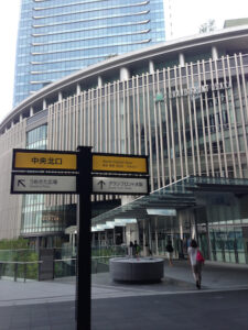 クリニックはJR大阪駅につながっているグランフロント大阪内にあります。